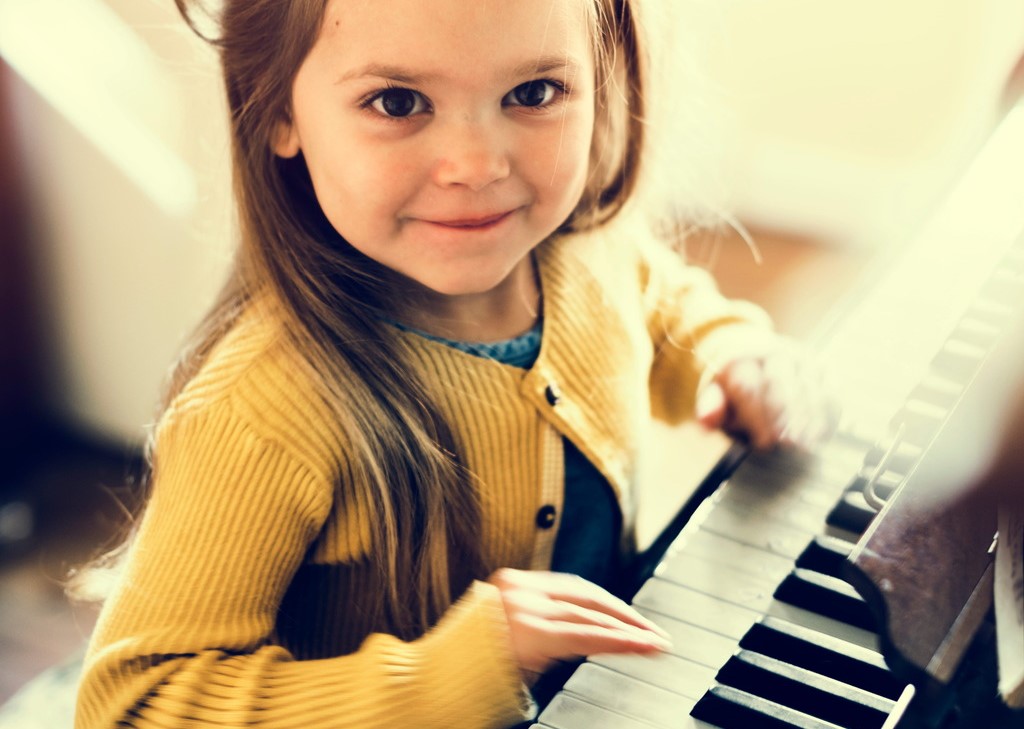 Piyano ve Çocuk